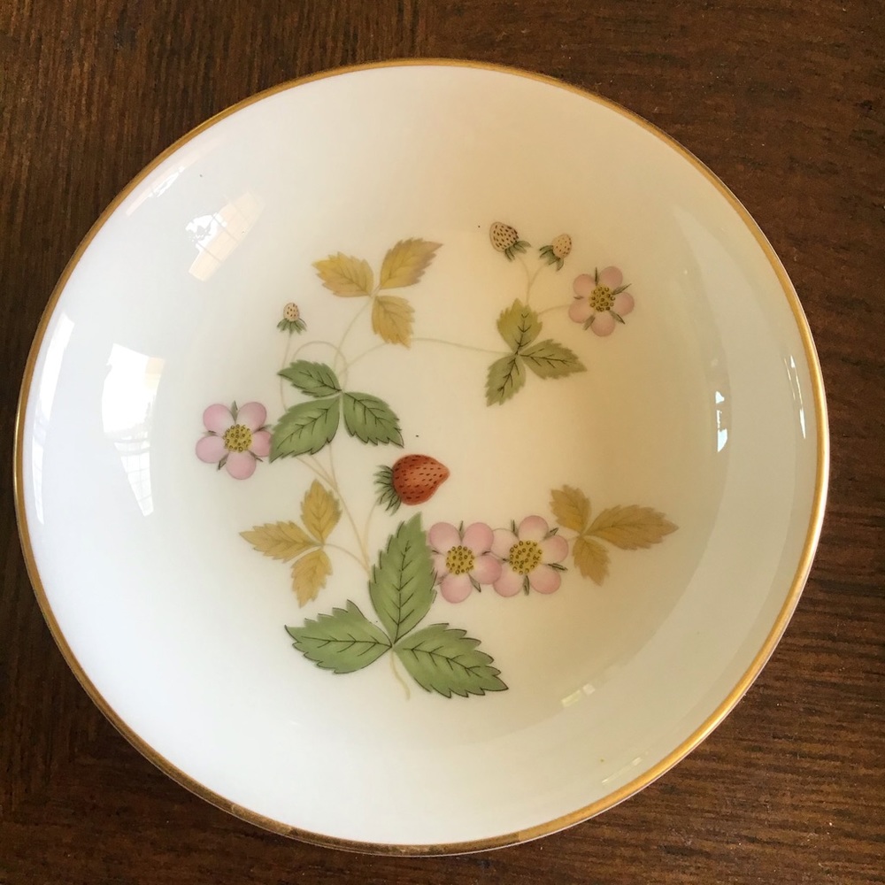 Wedgewood Wild Strawberry Pin Trinket Dish